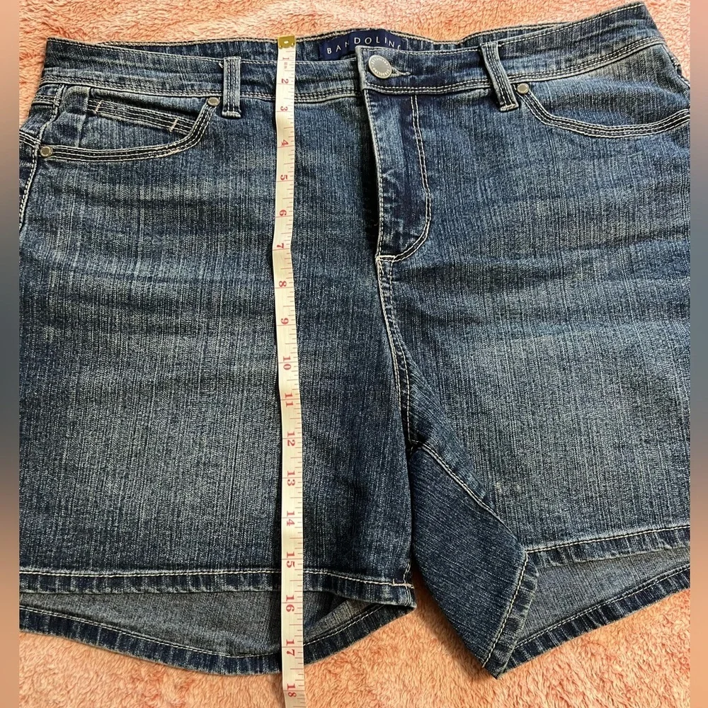 #212 Bandolino denim shorts